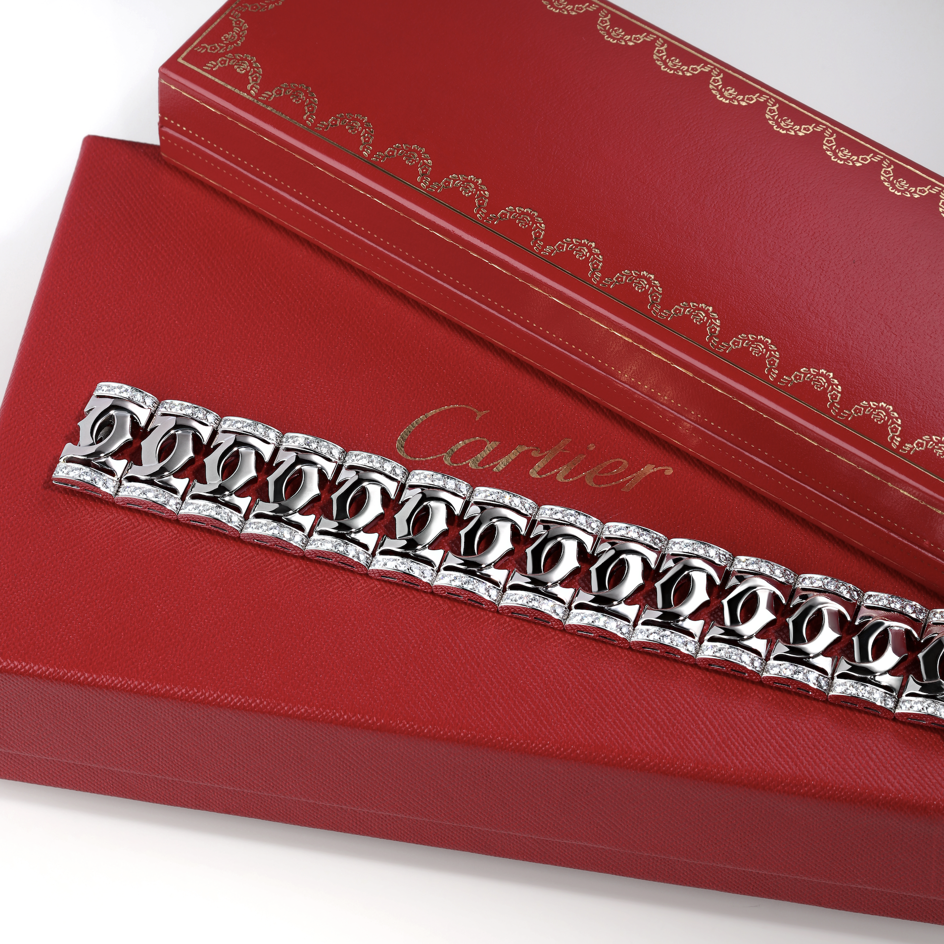Браслет с бриллиантами Cartier Double C