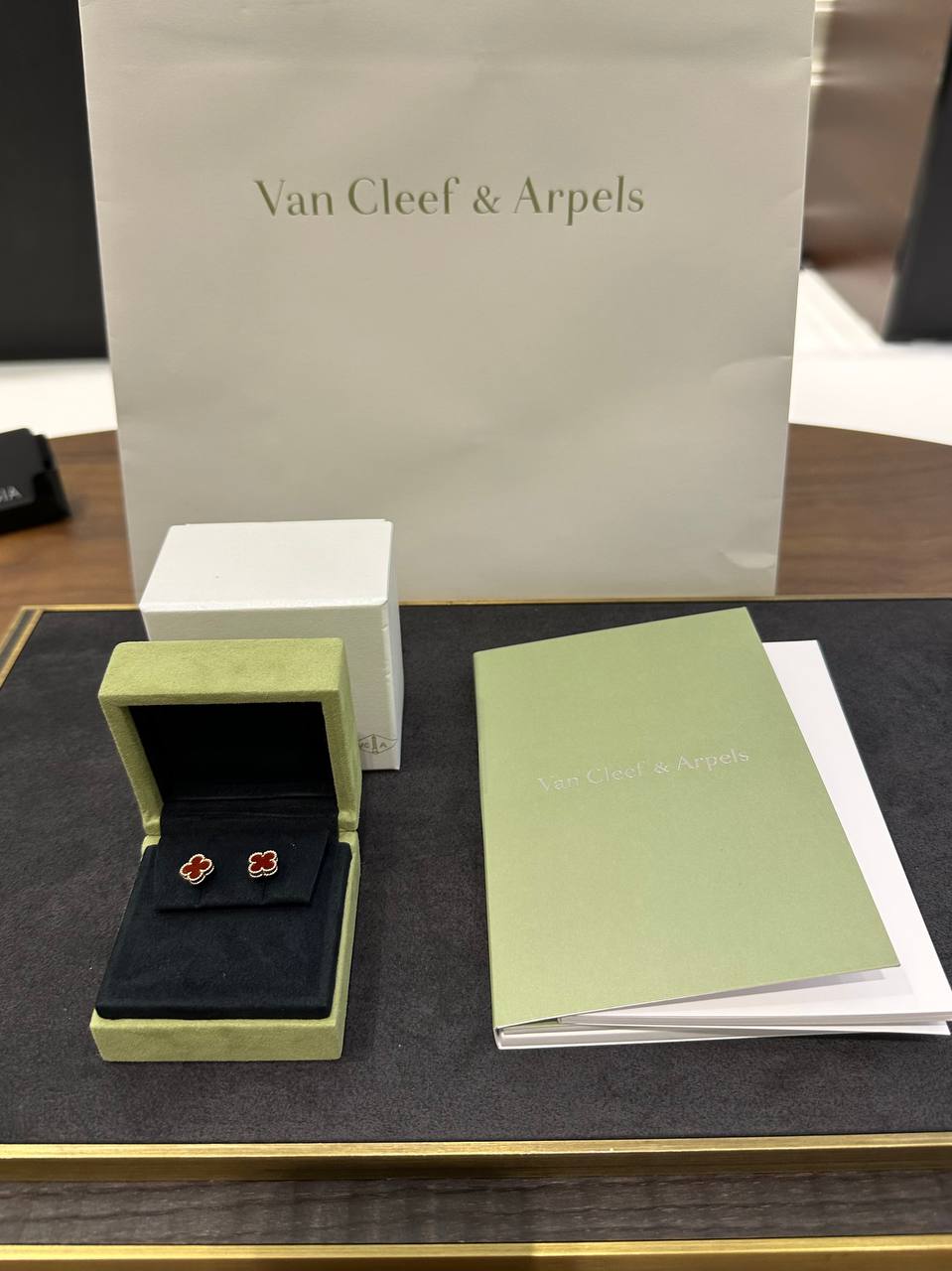Серьги Van Cleef & Arpel Sweet Alhambra
