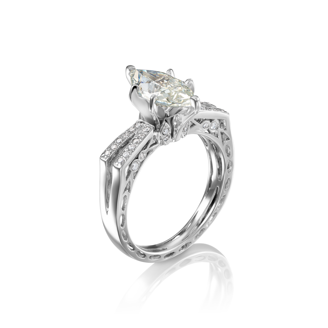 Кольцо с бриллиантами 2,20 ct. маркиз