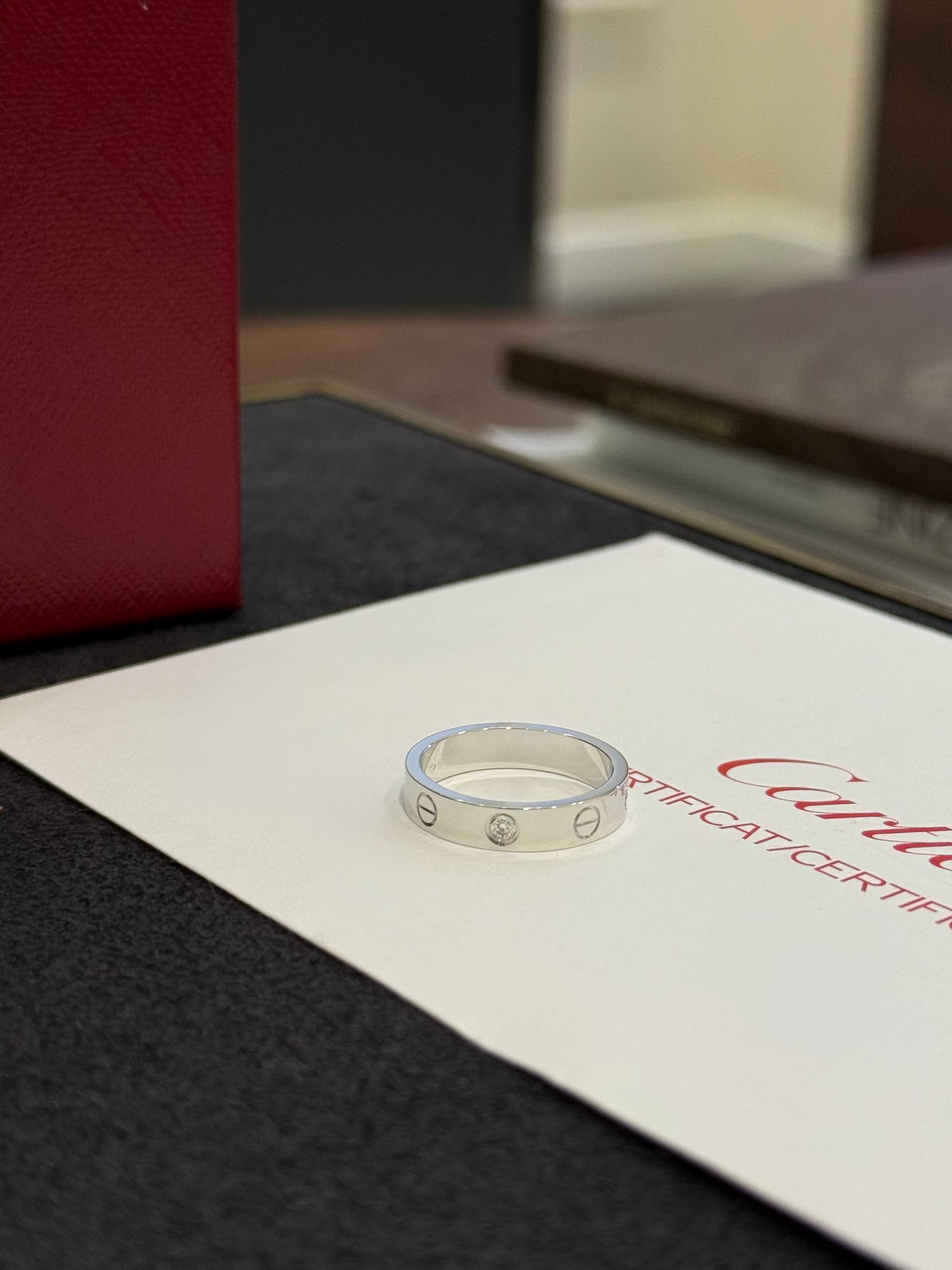 Кольцо c бриллиантом Cartier Love SMALL MODEL