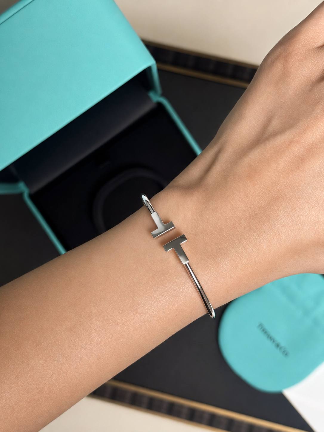Браслет Tiffany & CO T Wire